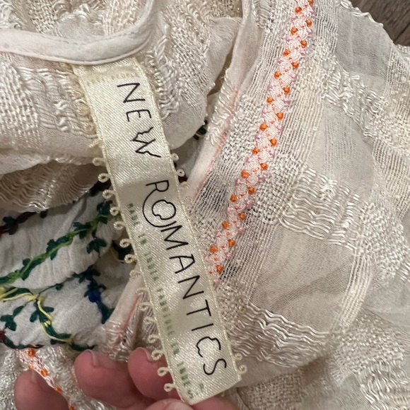 New Romantics Flower Bud Embroidered Tunic - Picture 5 of 11